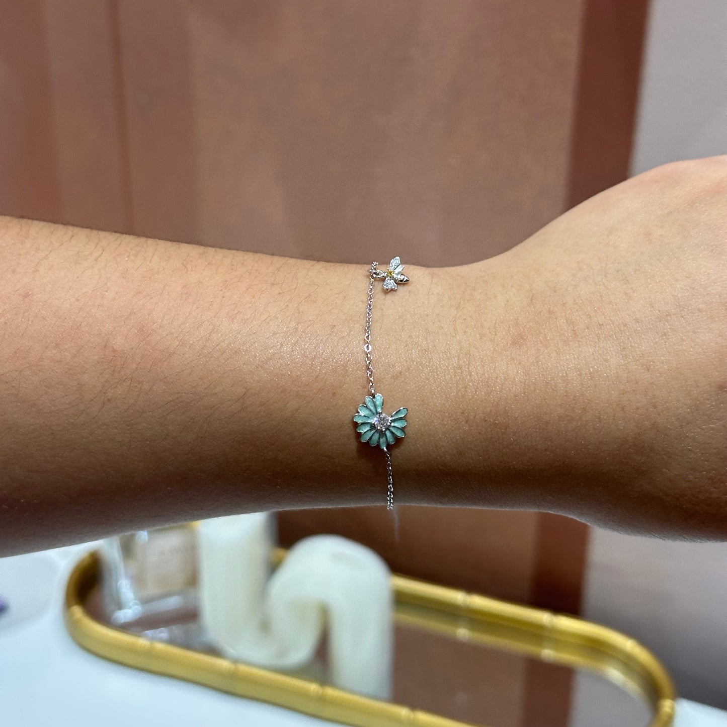 Pulsera flor y abeja