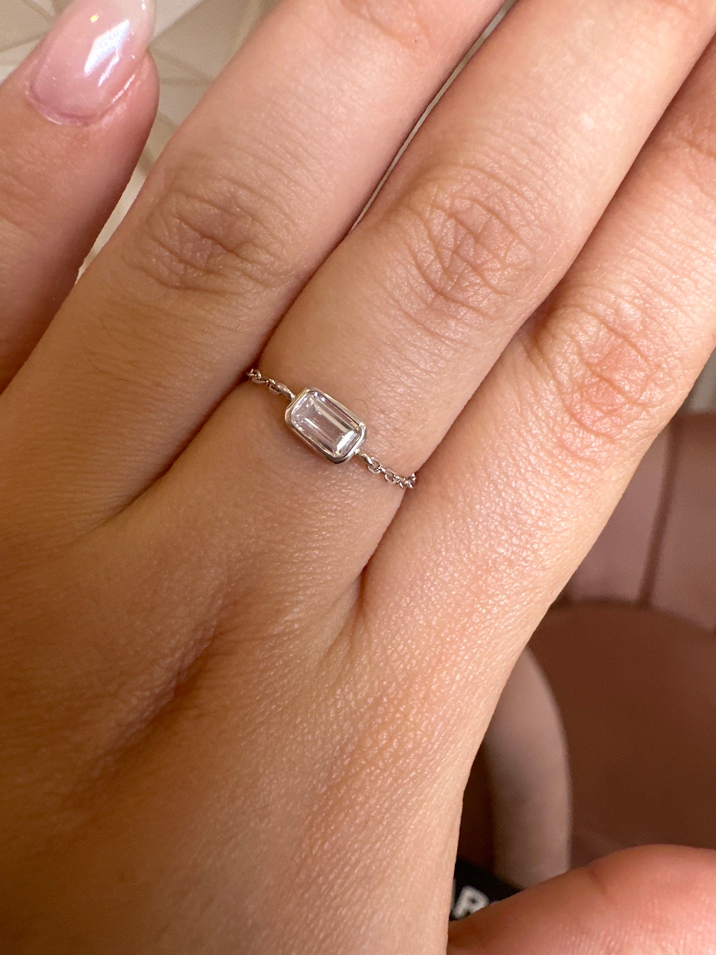 Anillo de piedra ajustable