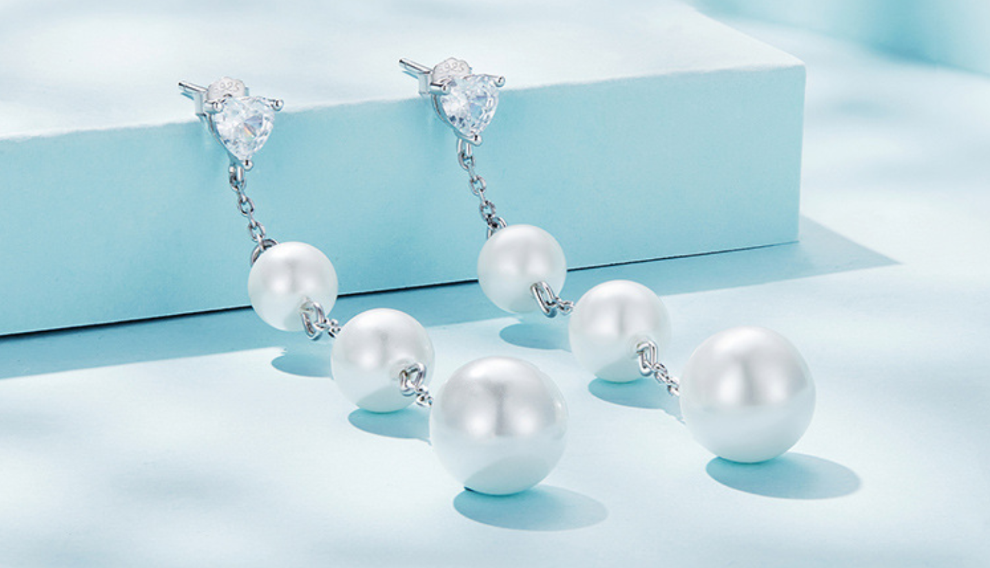 Aretes una zirconias 3 perlas colgantes