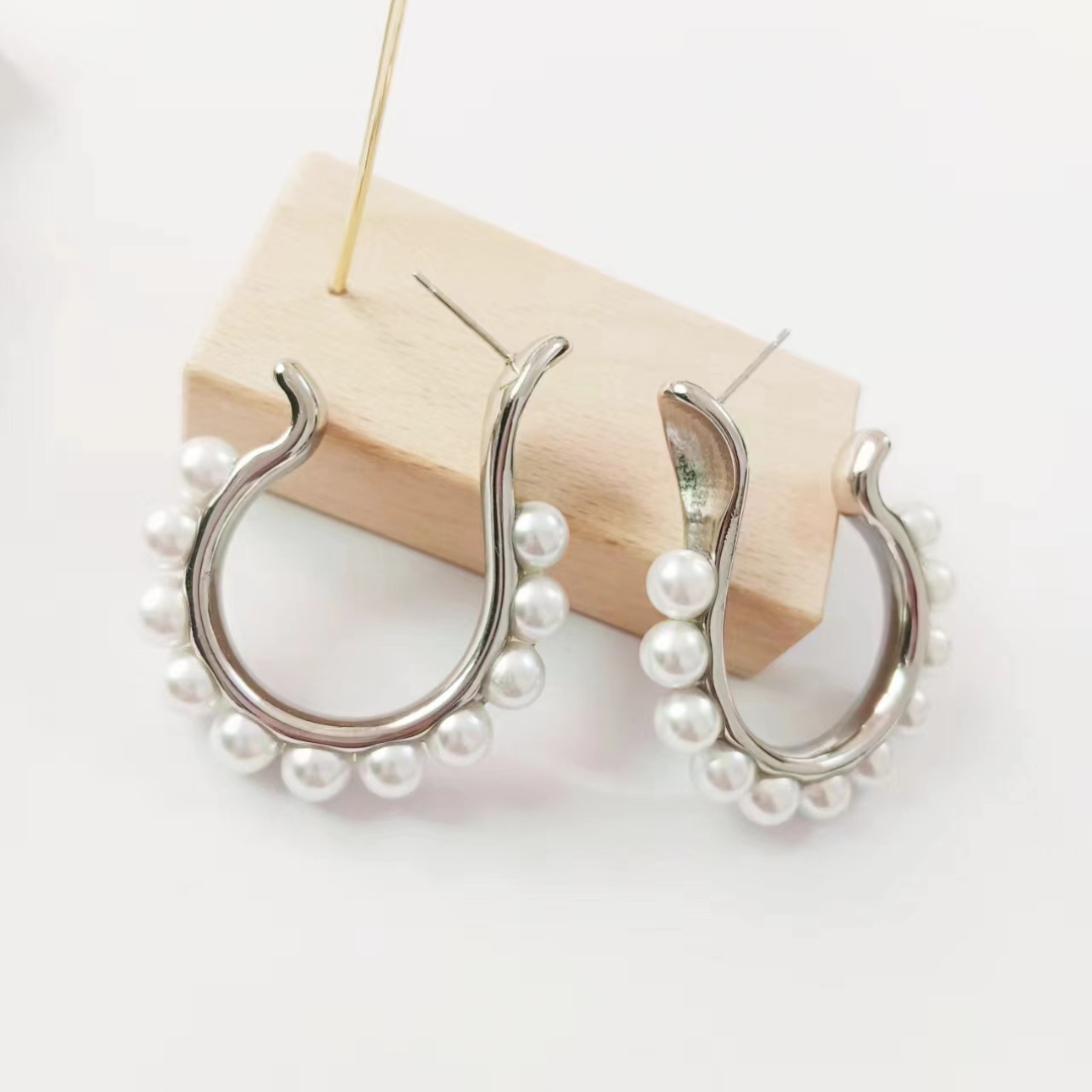 Semi hoop con perlas