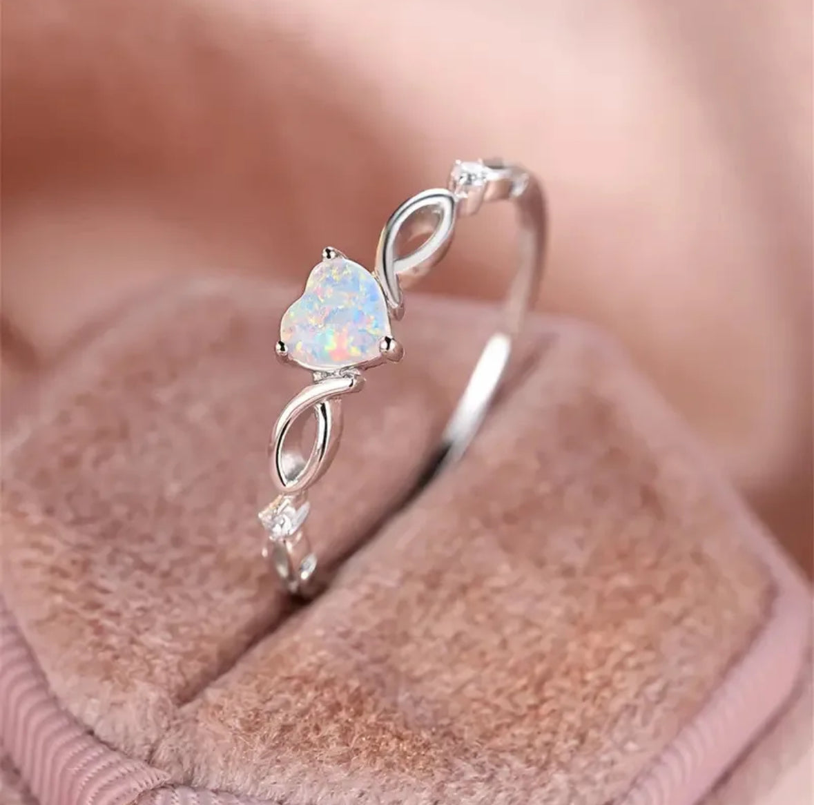 Anillos de corazón ópalo