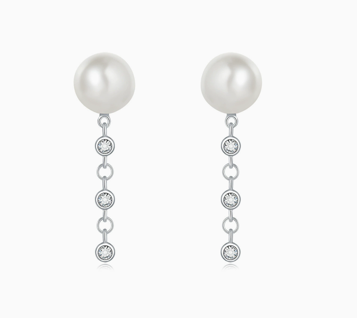 Aretes perla con tres zirconias colgantes