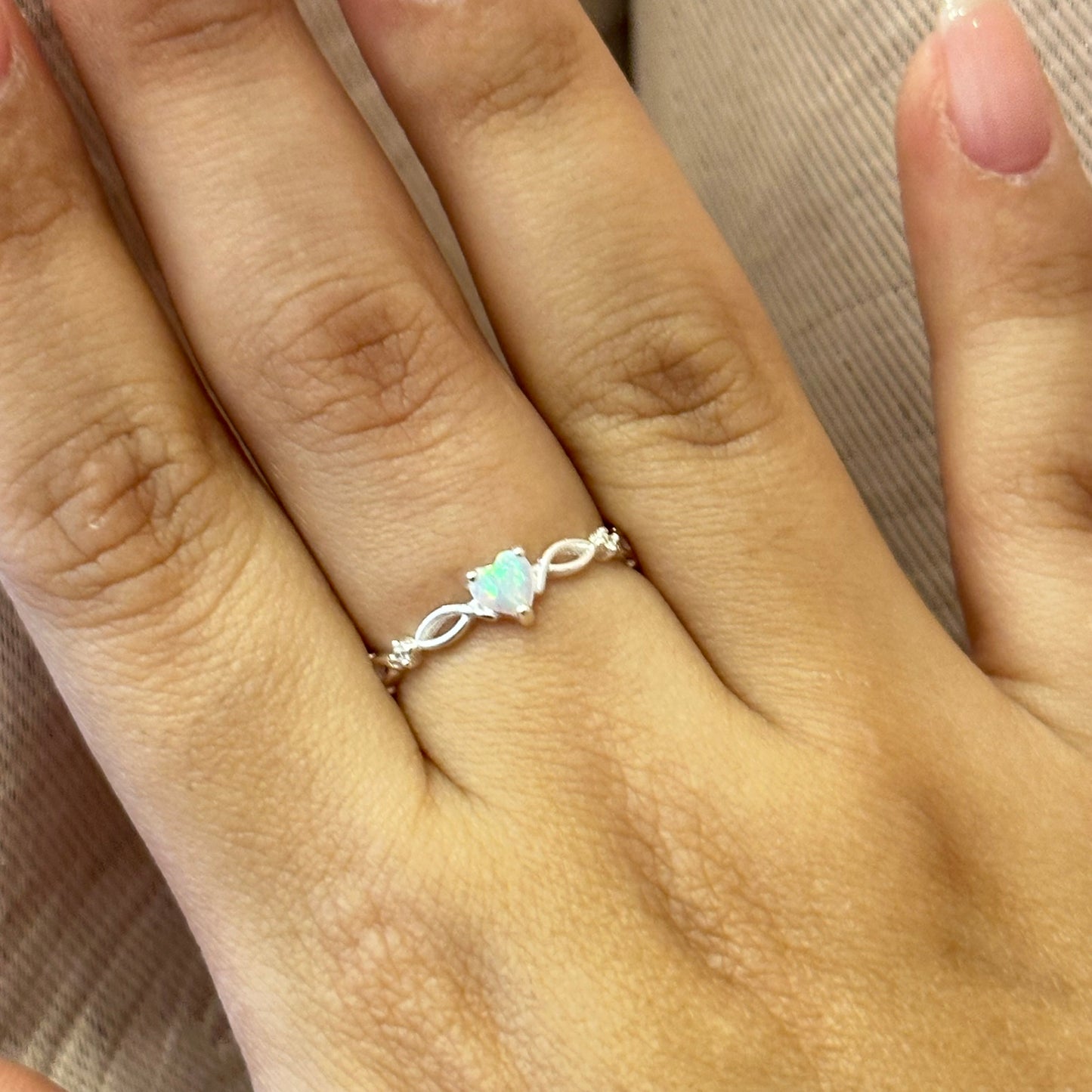 Anillos de corazón ópalo