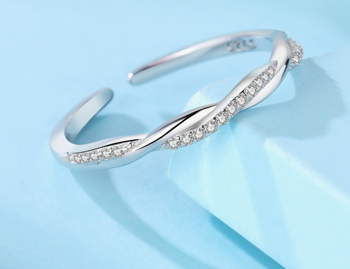 Anillo entrelazado