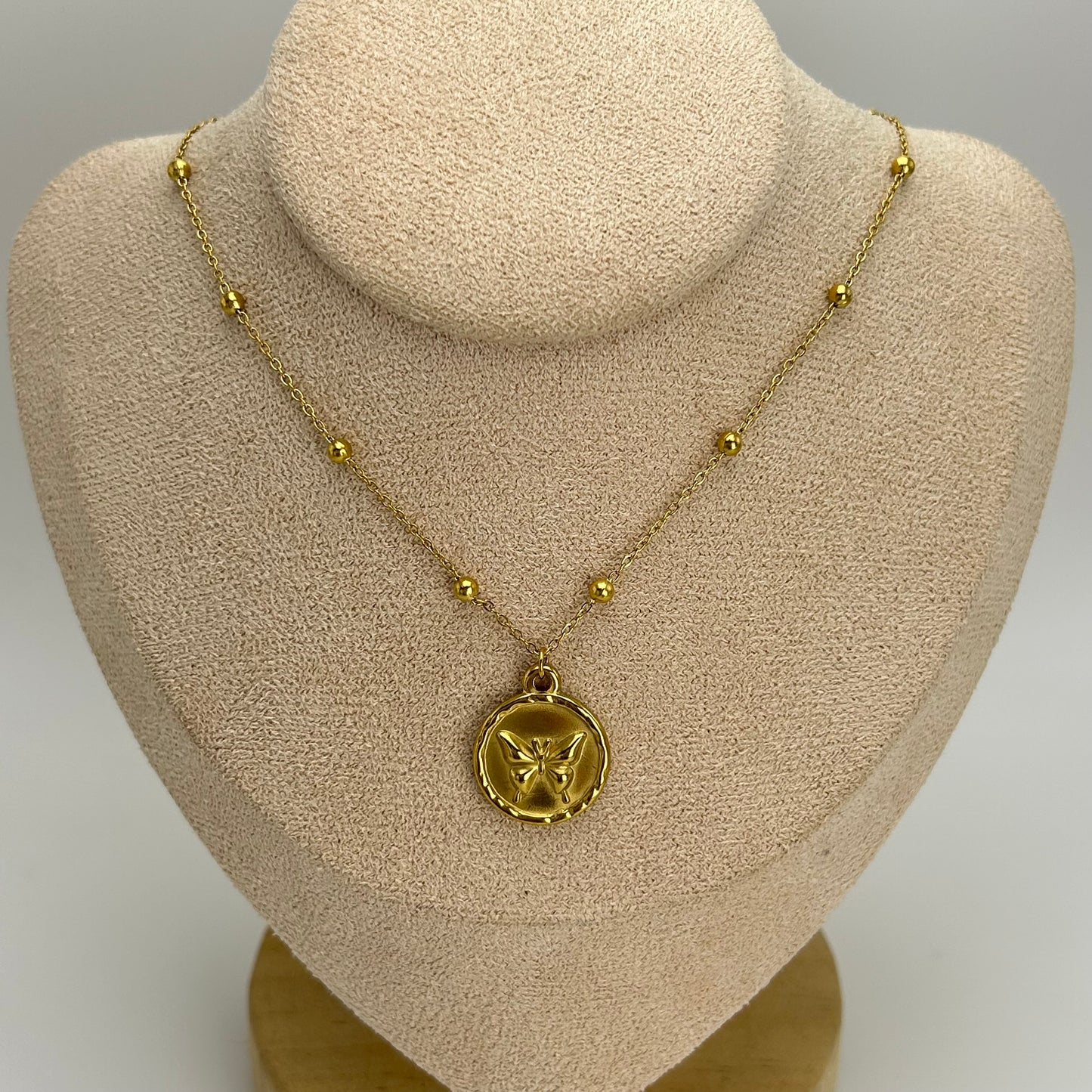 Collar de placa mariposa 3D