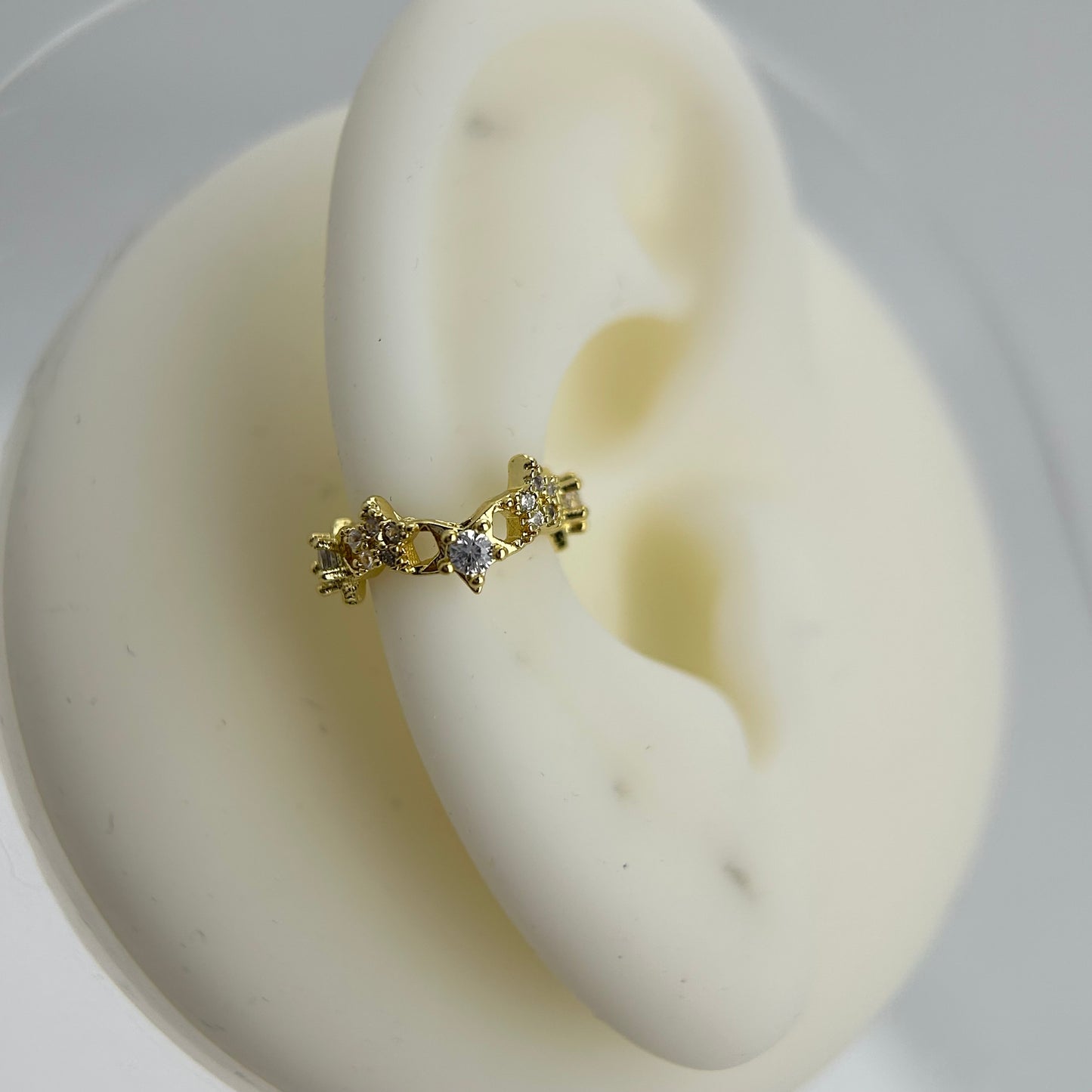 Earcuff de flor de zirconia