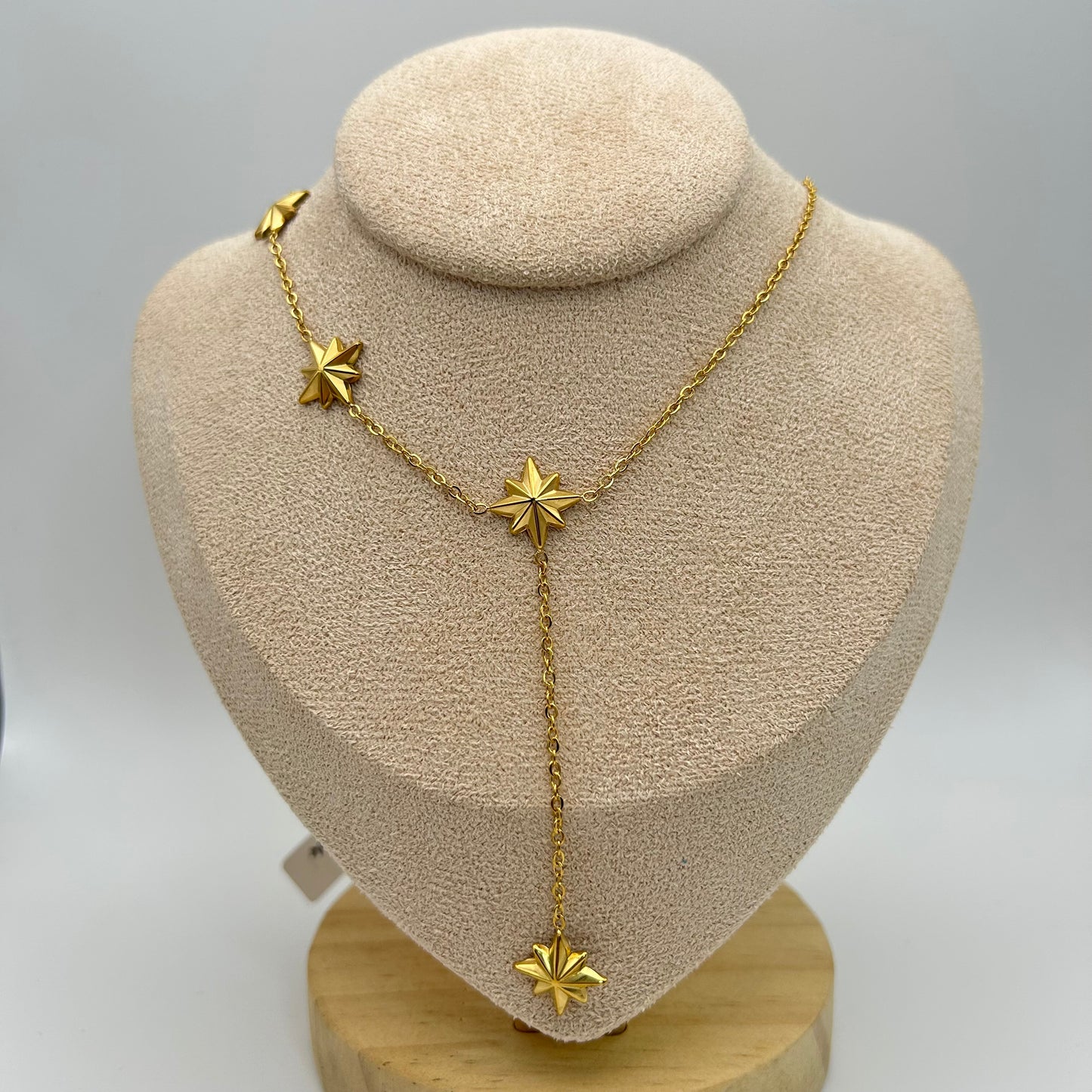 Cadena de escote de estrellas grandes