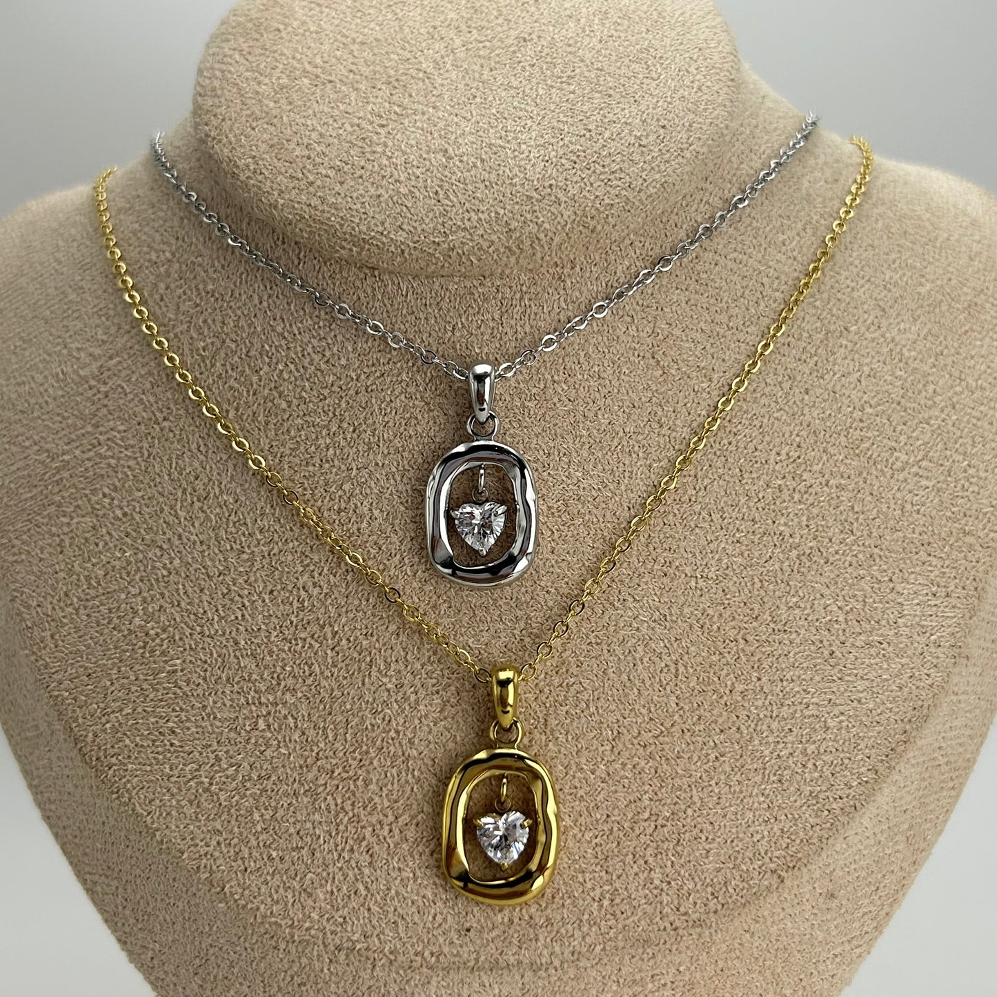 Cadena de corazón en marco