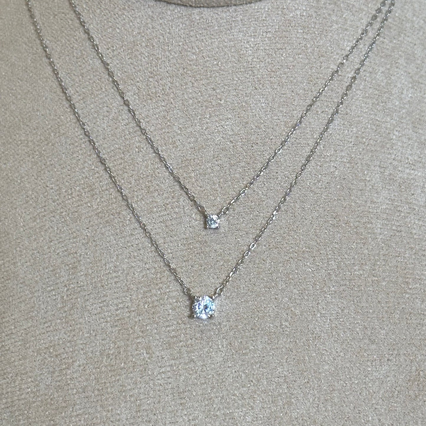 Cadena de plata punto de luz