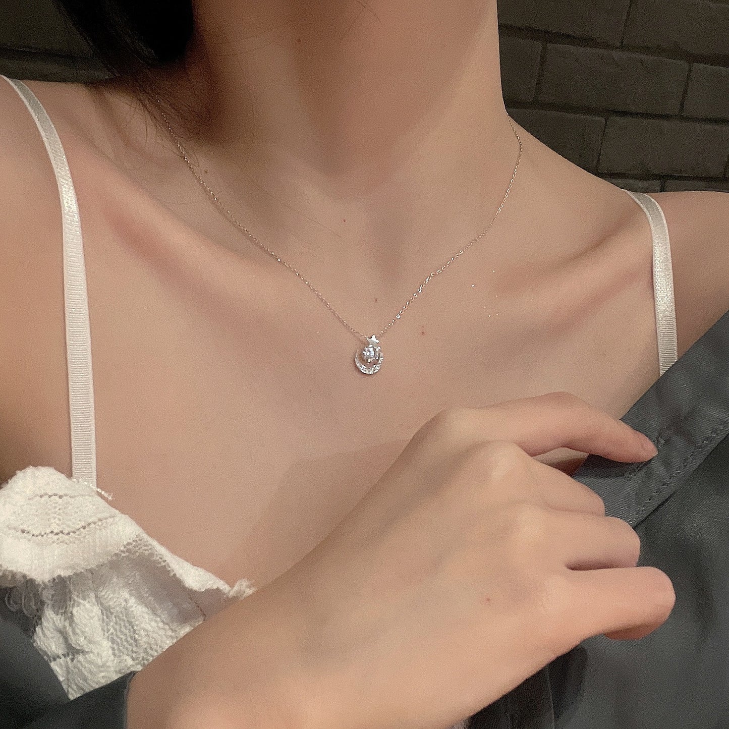 Cadena de Media Luna con Zirconia Superior 🌙