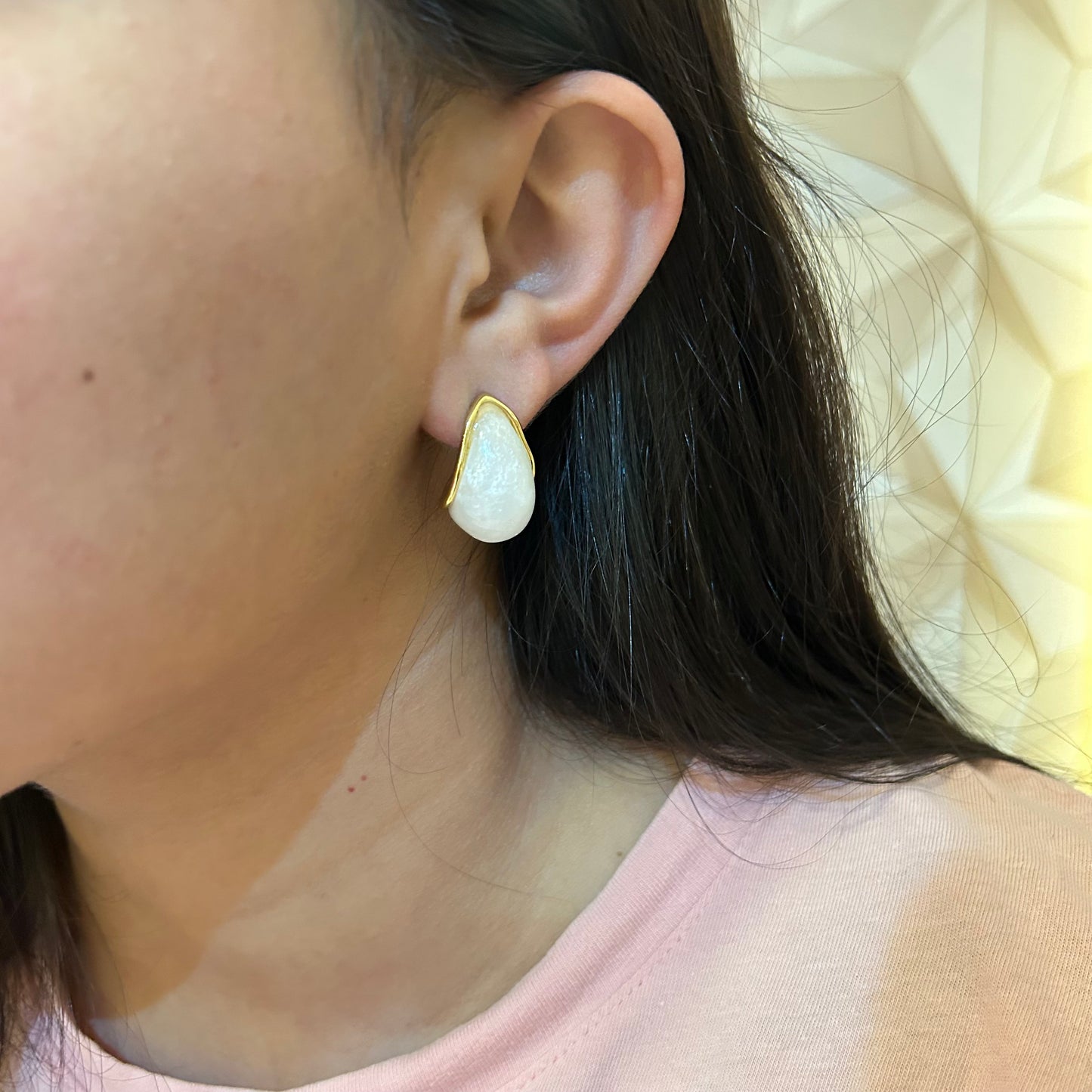 Aretes de gota blanca
