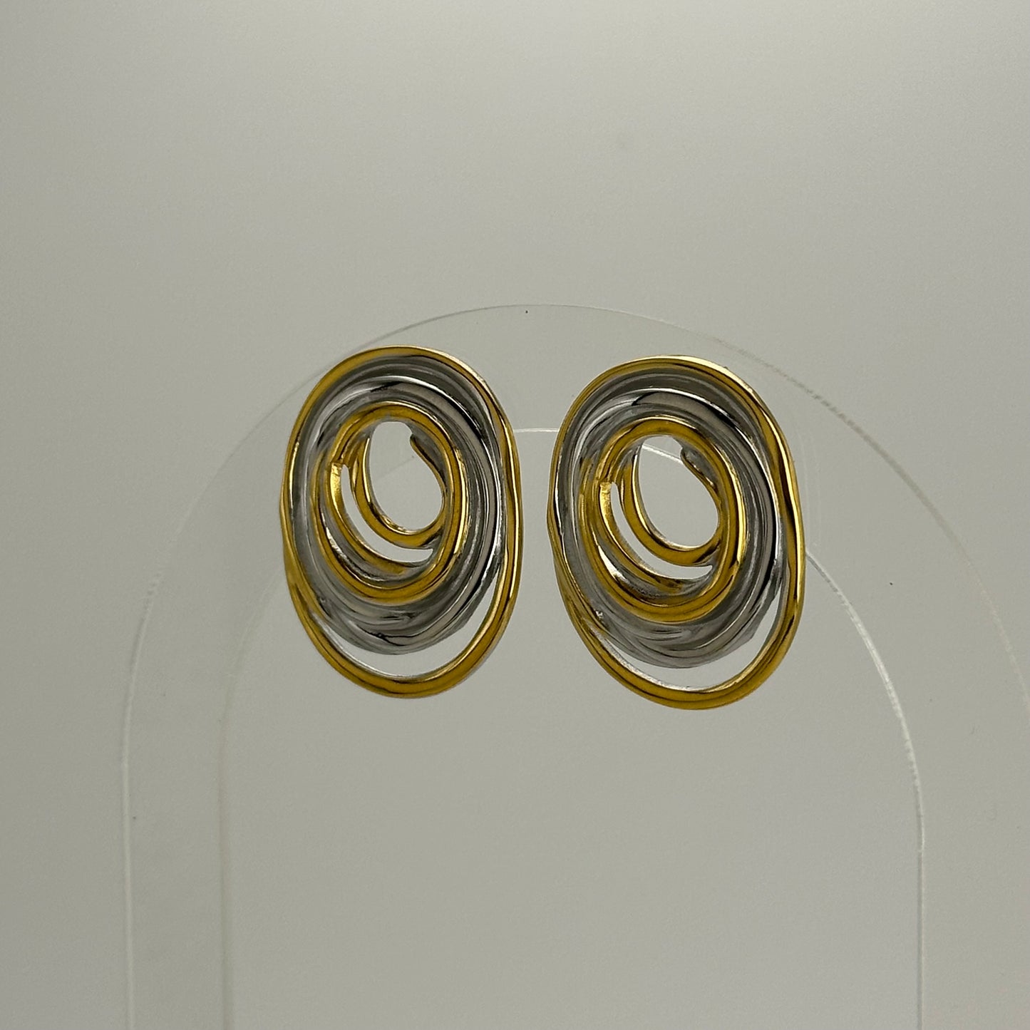 Stud remolino dorado y plateado