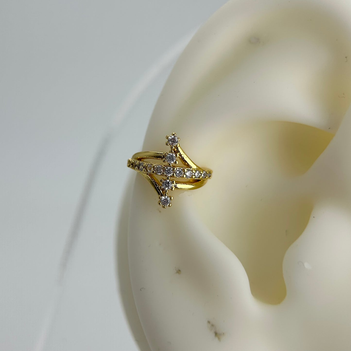 Earcuff una línea de zirconia 4 encapsulada