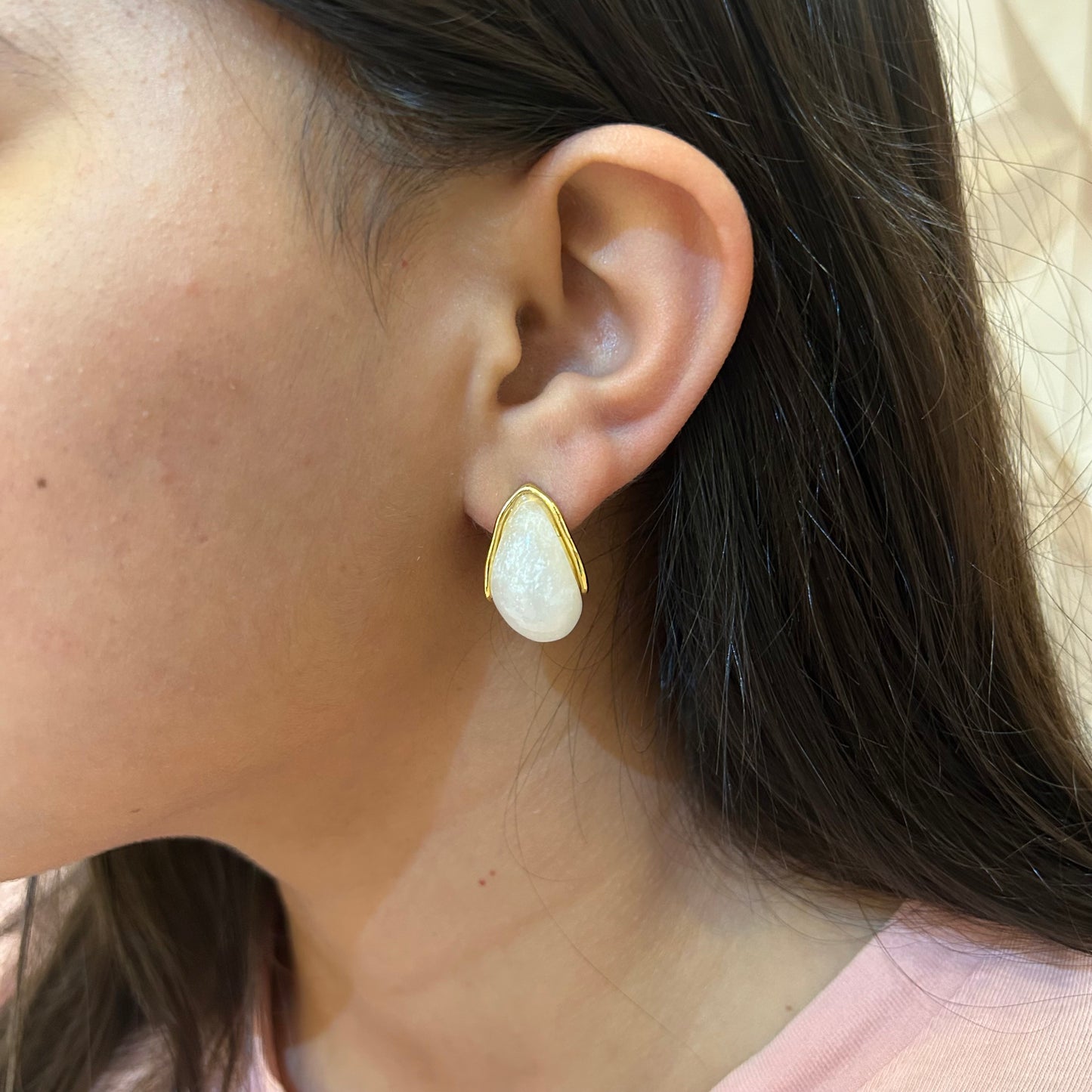 Aretes de gota blanca
