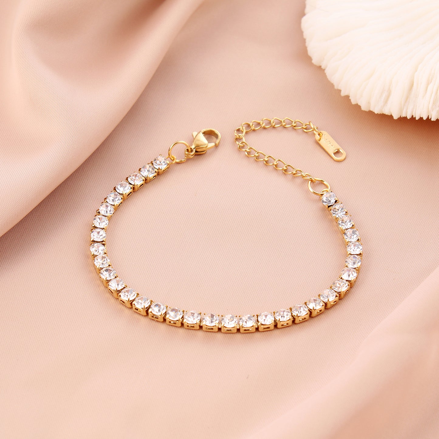 Pulsera de zirconias dorada