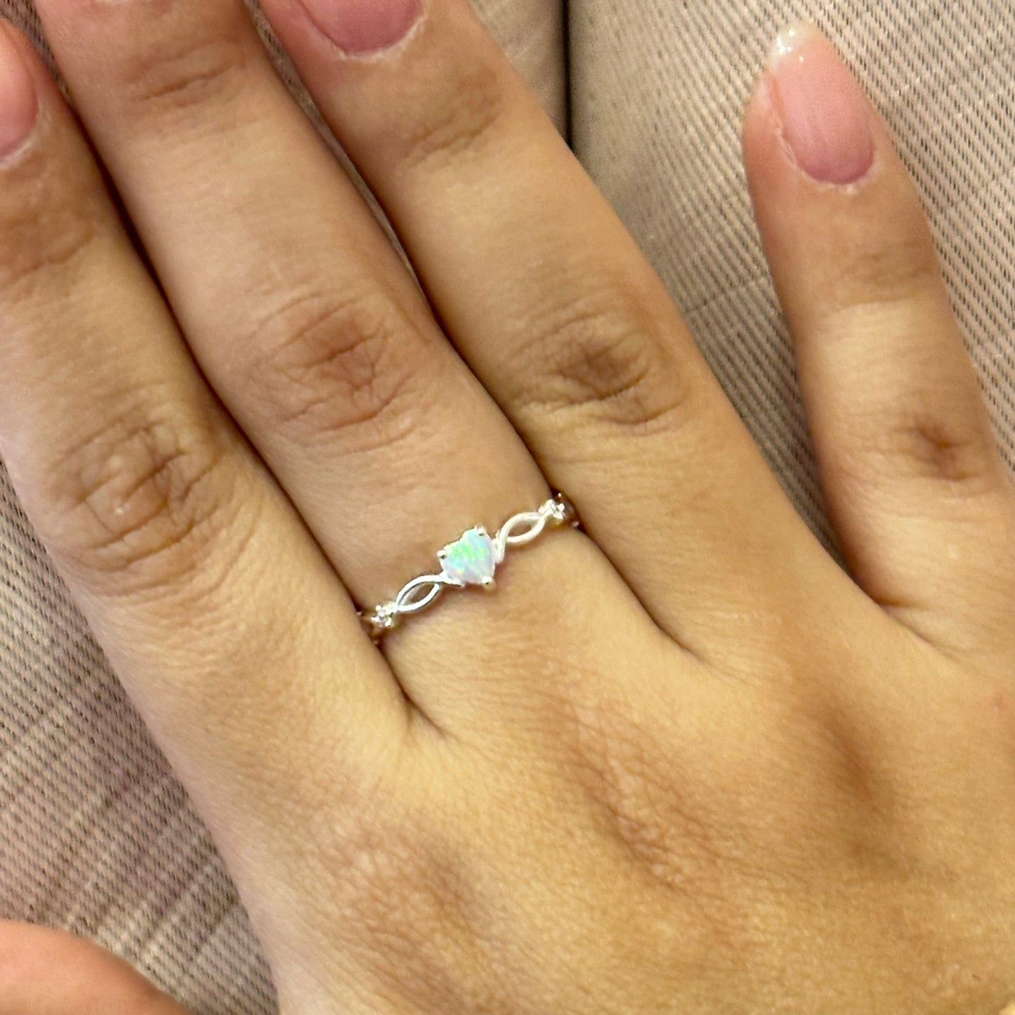Anillos de corazón ópalo