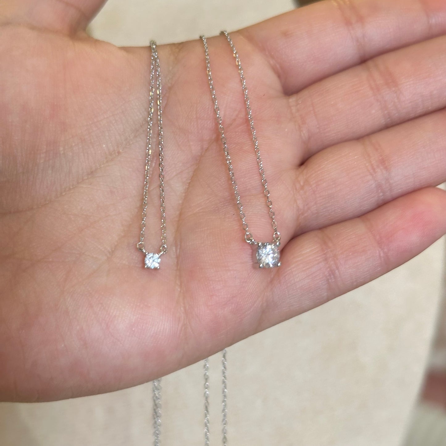Cadena de plata punto de luz