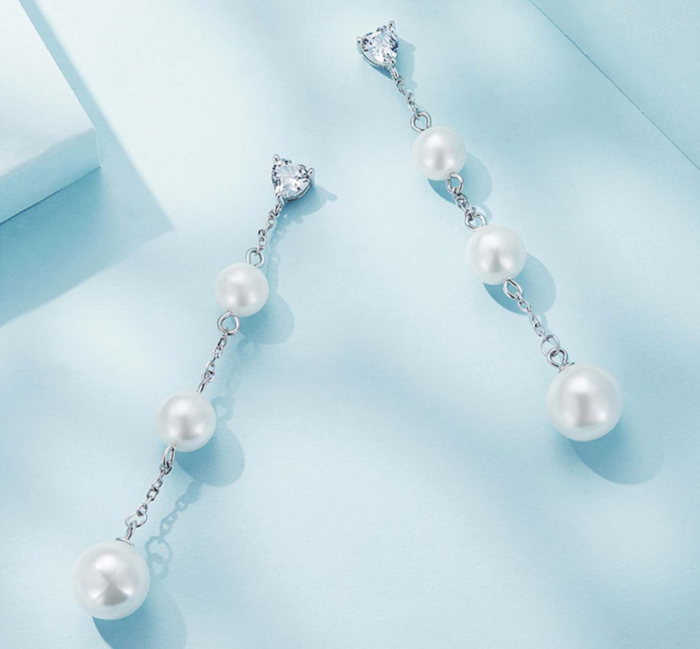 Aretes una zirconias 3 perlas colgantes