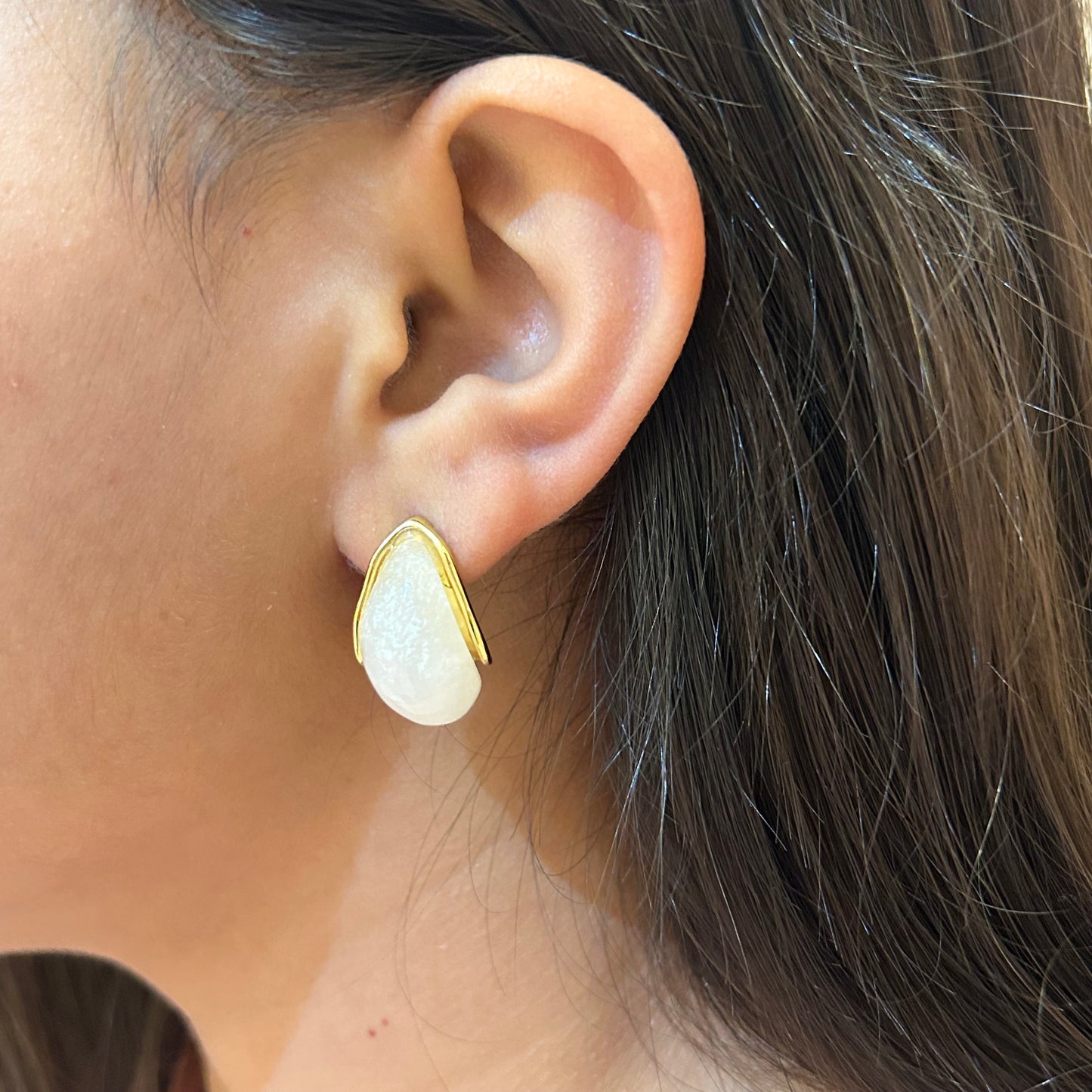 Aretes de gota blanca