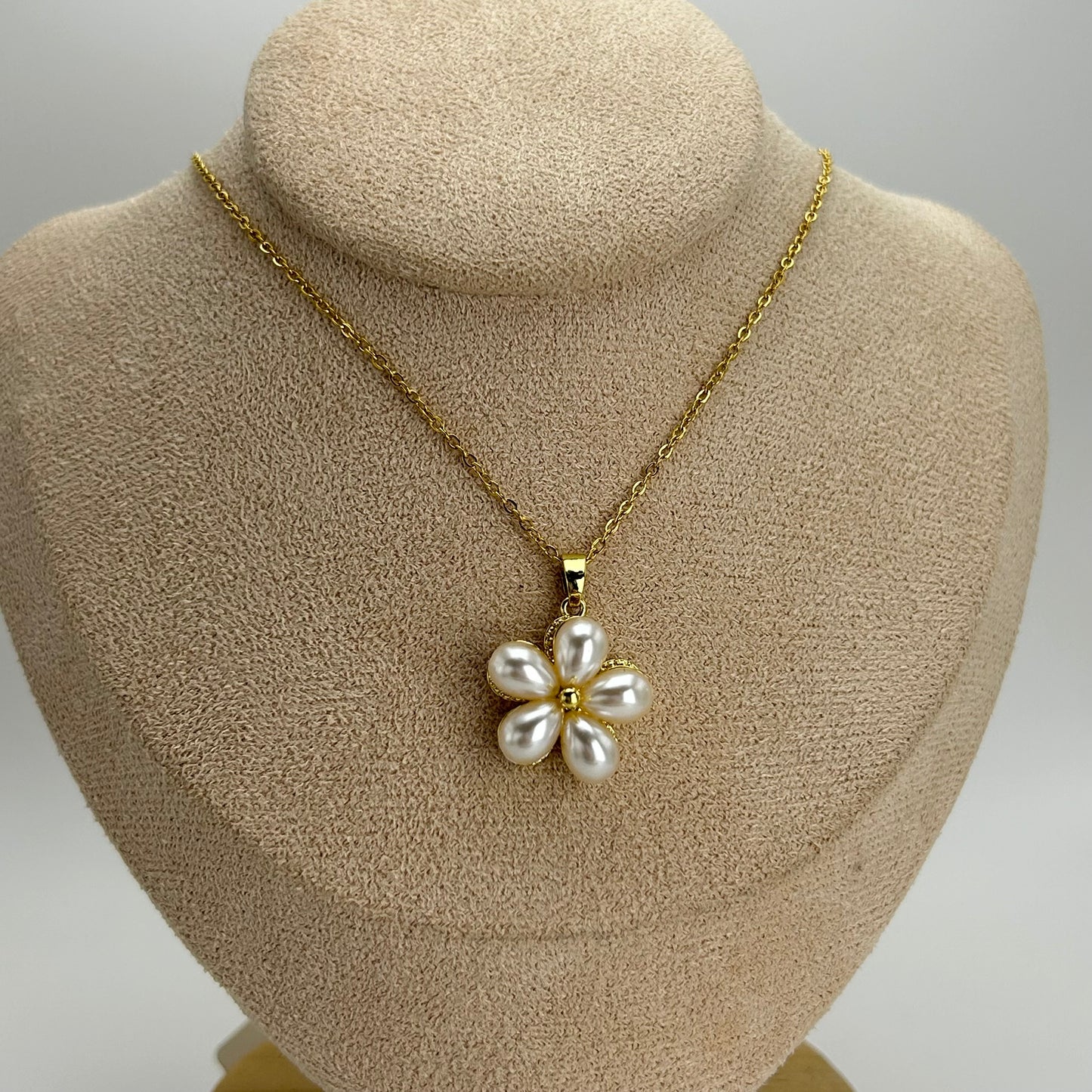Cadena de flor blanca anti estrés