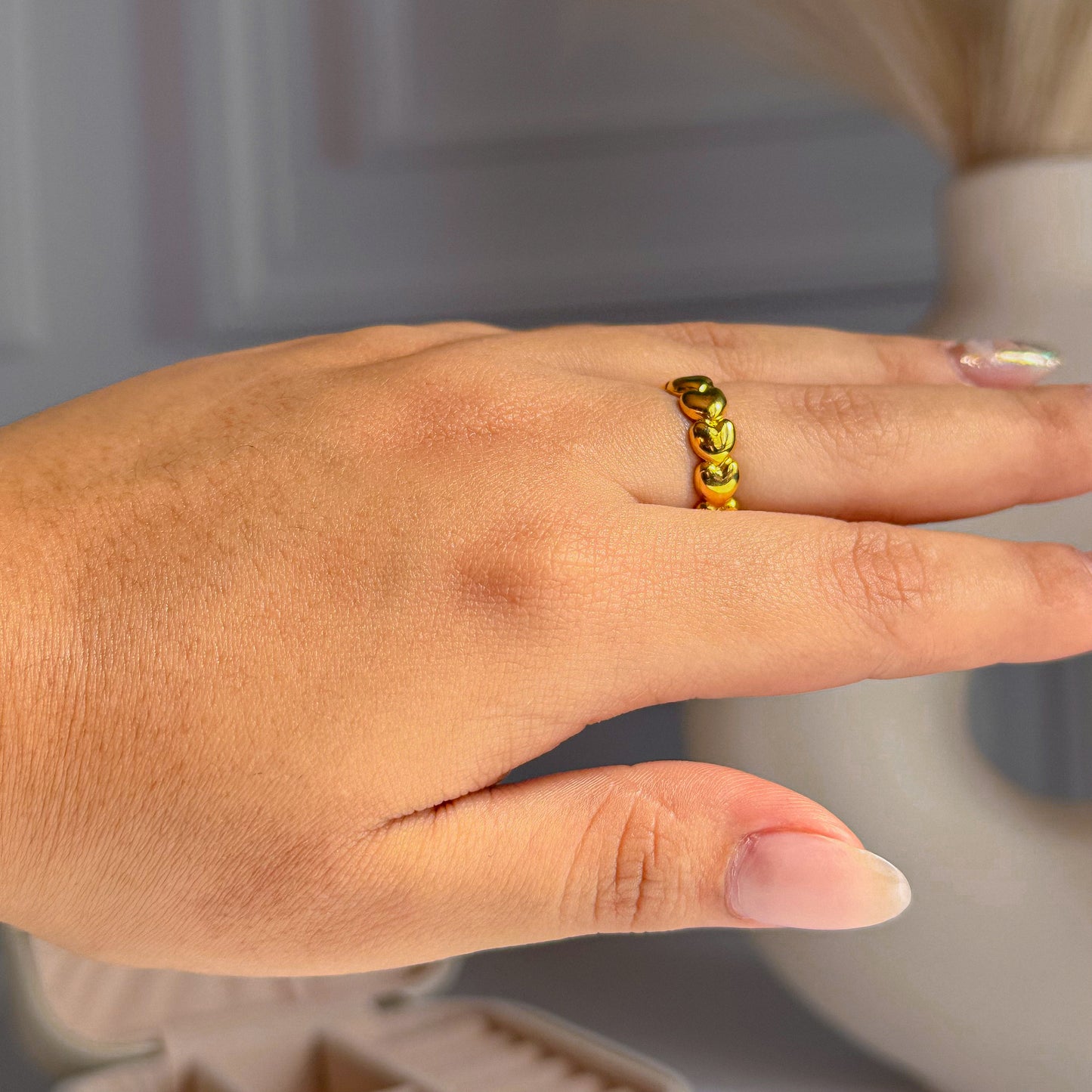 Anillo banda de corazones
