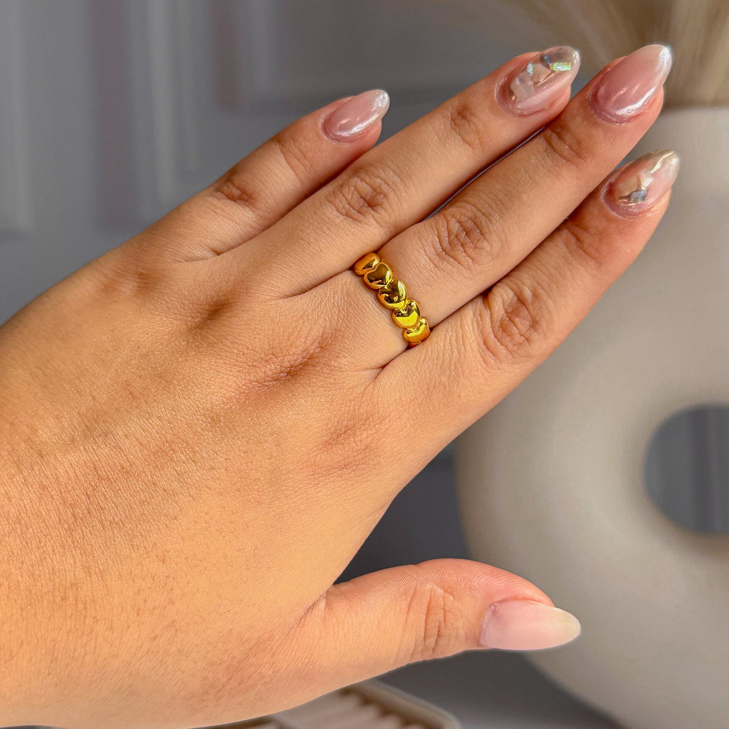 Anillo banda de corazones