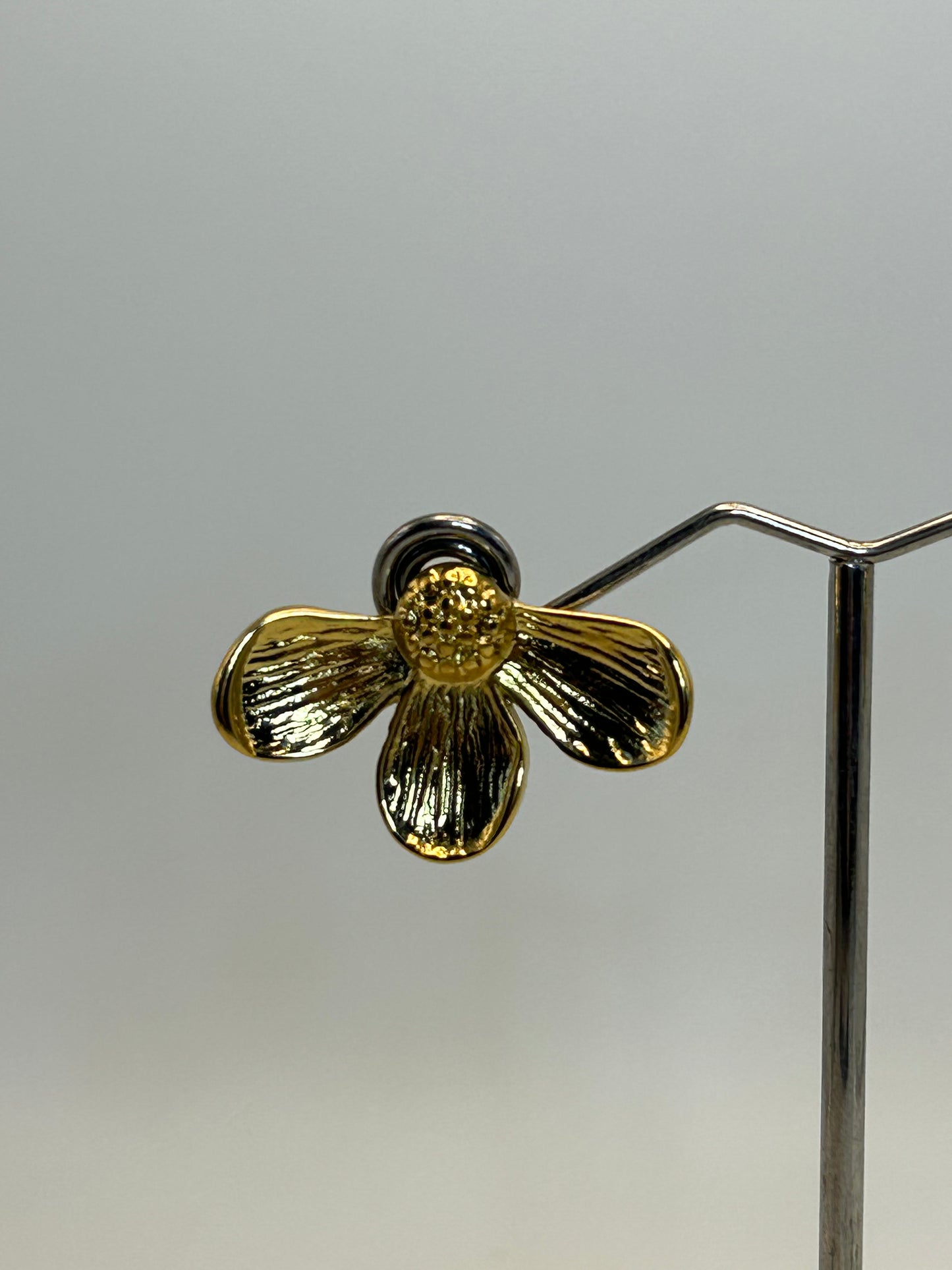 Aretes Semi Flor Tres Petalos