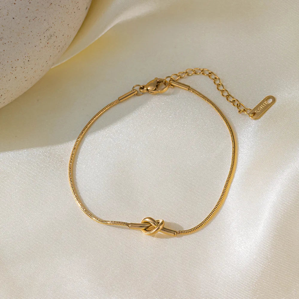 Pulsera de Nudo Central Minimal ✨