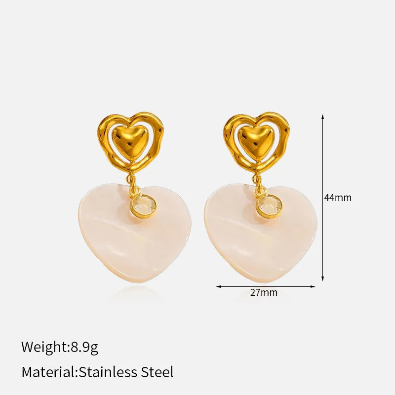 Aretes de Corazones Superpuestos con Nácar Colgante 🤍