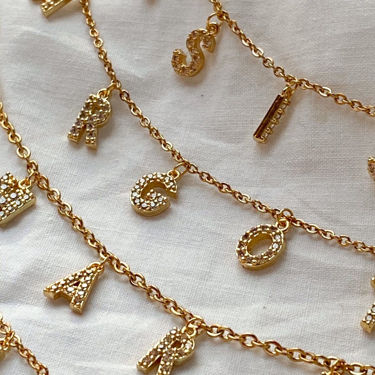Cadena de nombre con zirconias