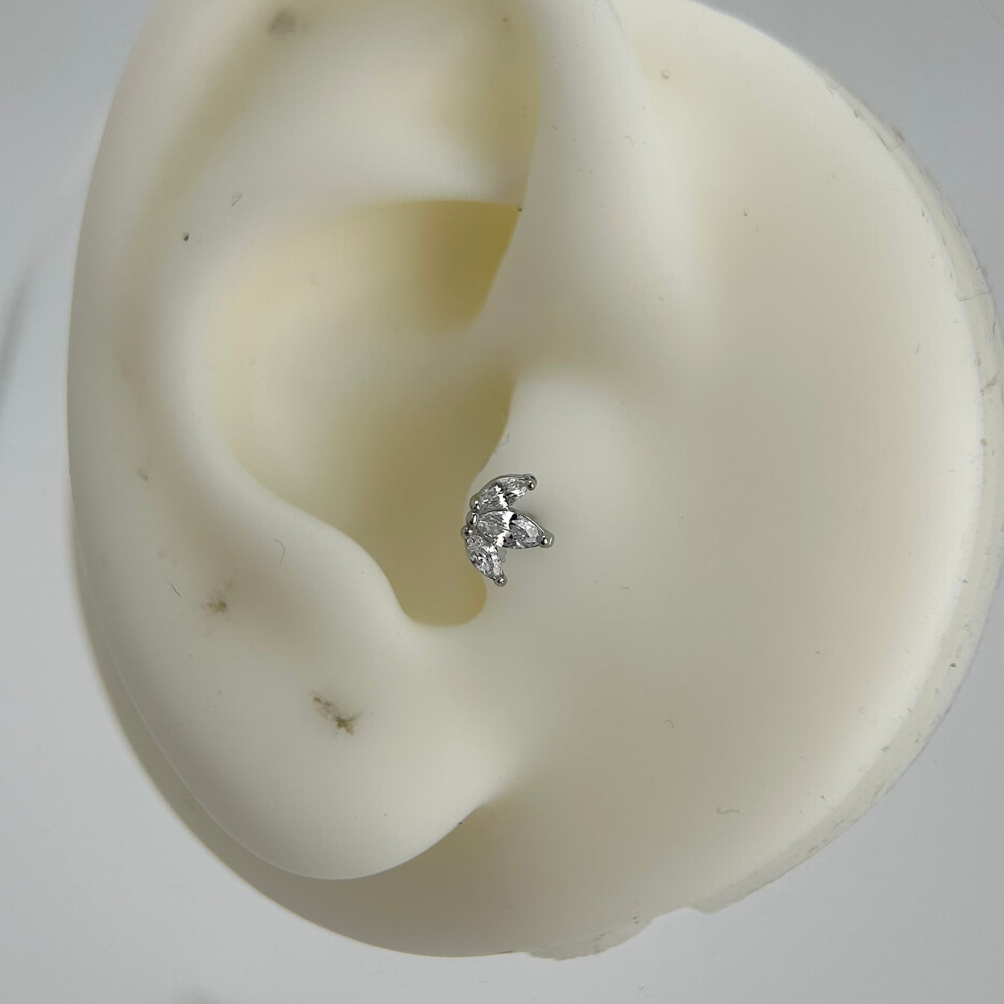 Piercing titanio individual de corona de hojas