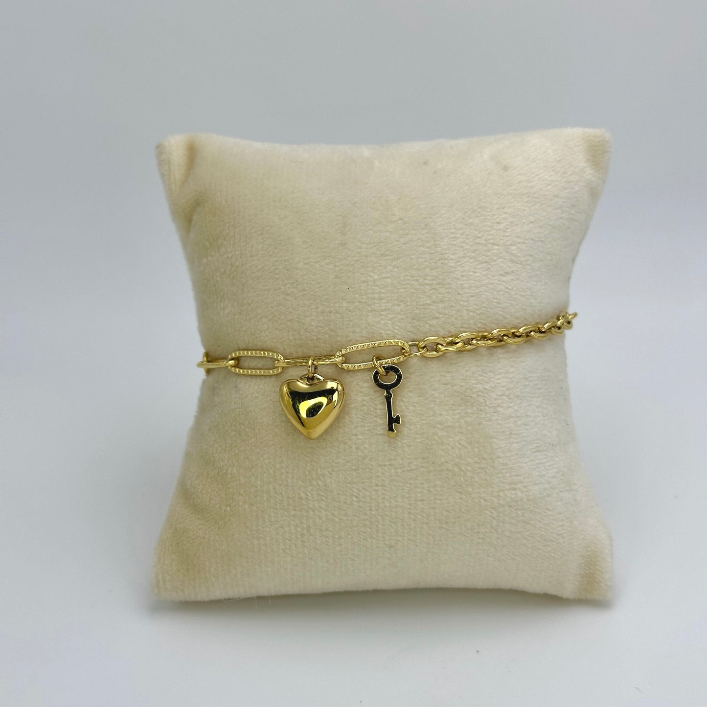 Pulsera de corazón y llave