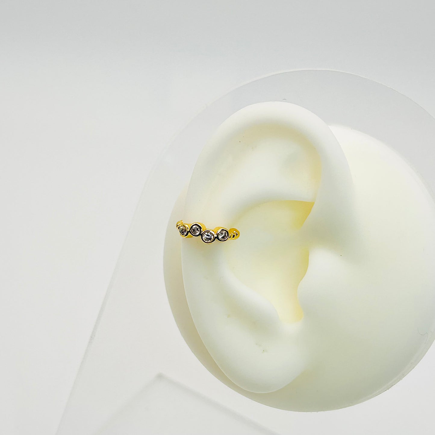 Earcuff de zirconia circular