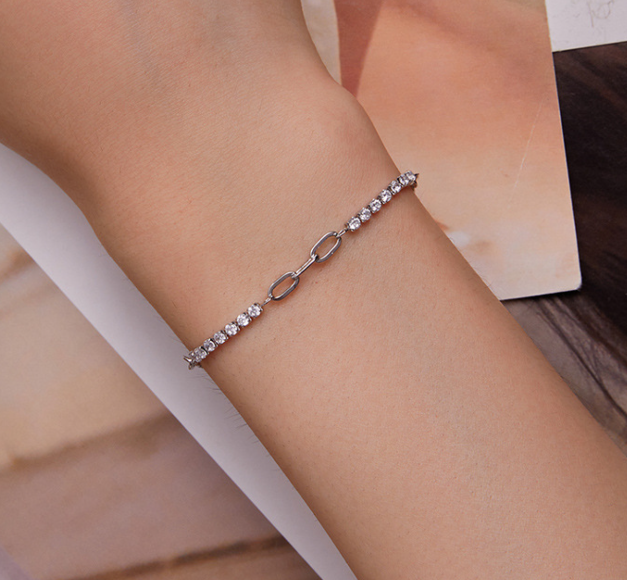 Pulsera de zirconias con paper clip