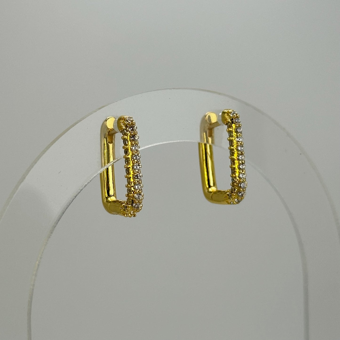 Argolla rectangular con zirconia