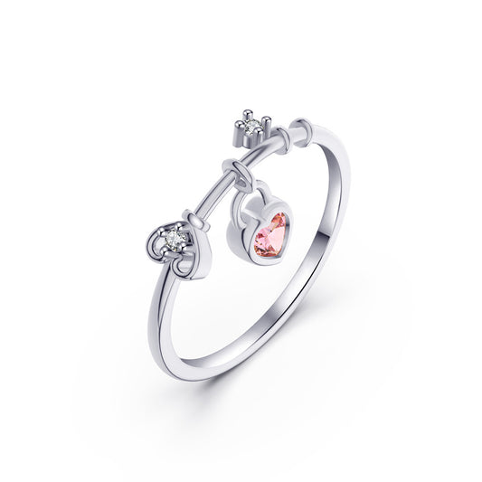 Anillo de llave con corazón colgante