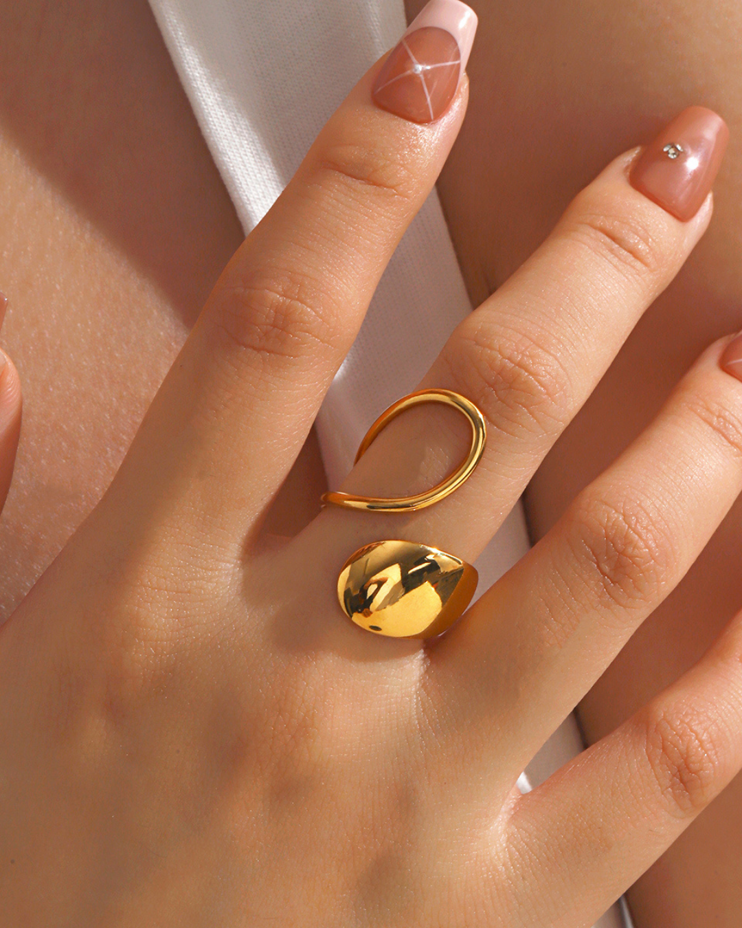Anillo Parte Hueca y Otra Rellena✨
