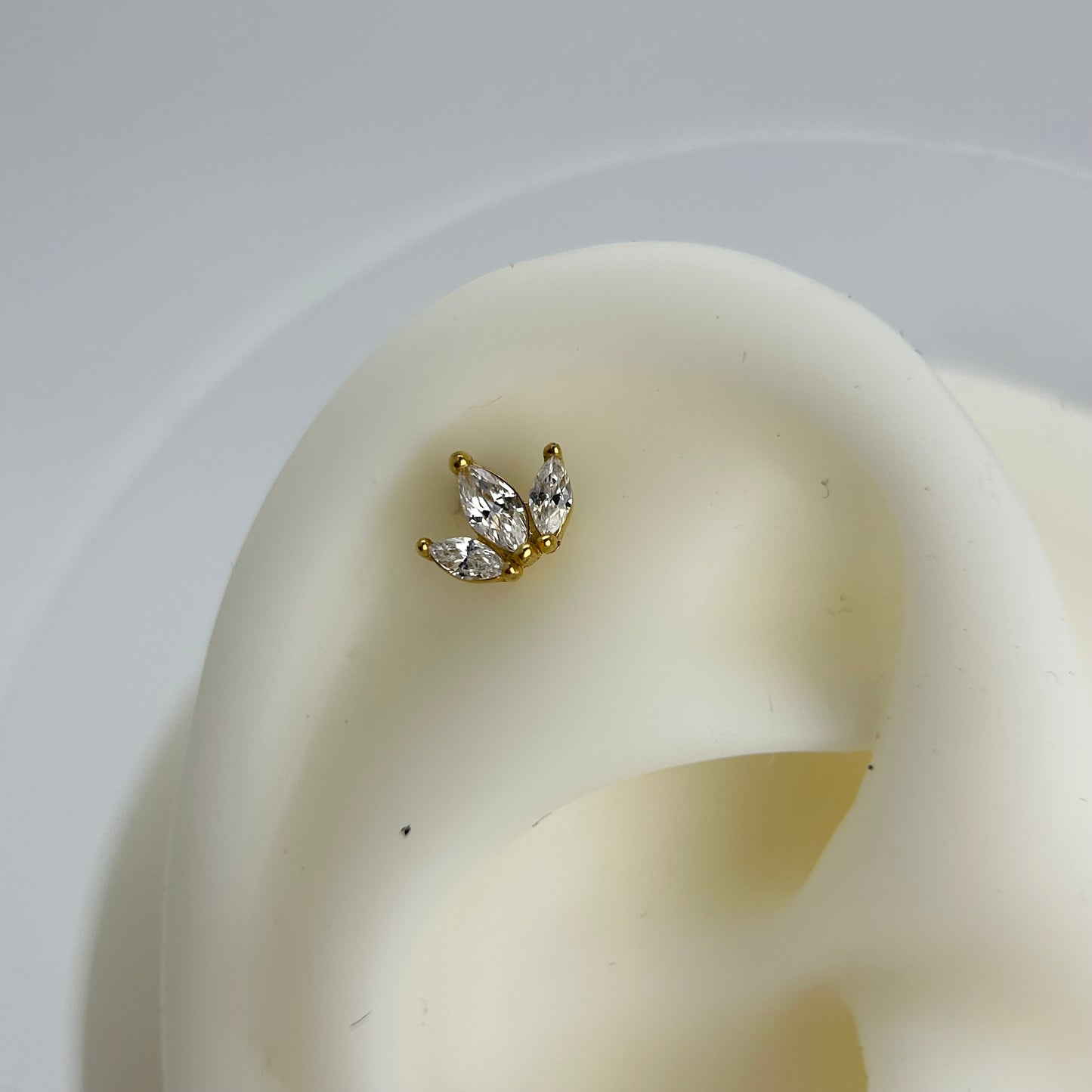 Piercing titanio individual de corona de hojas