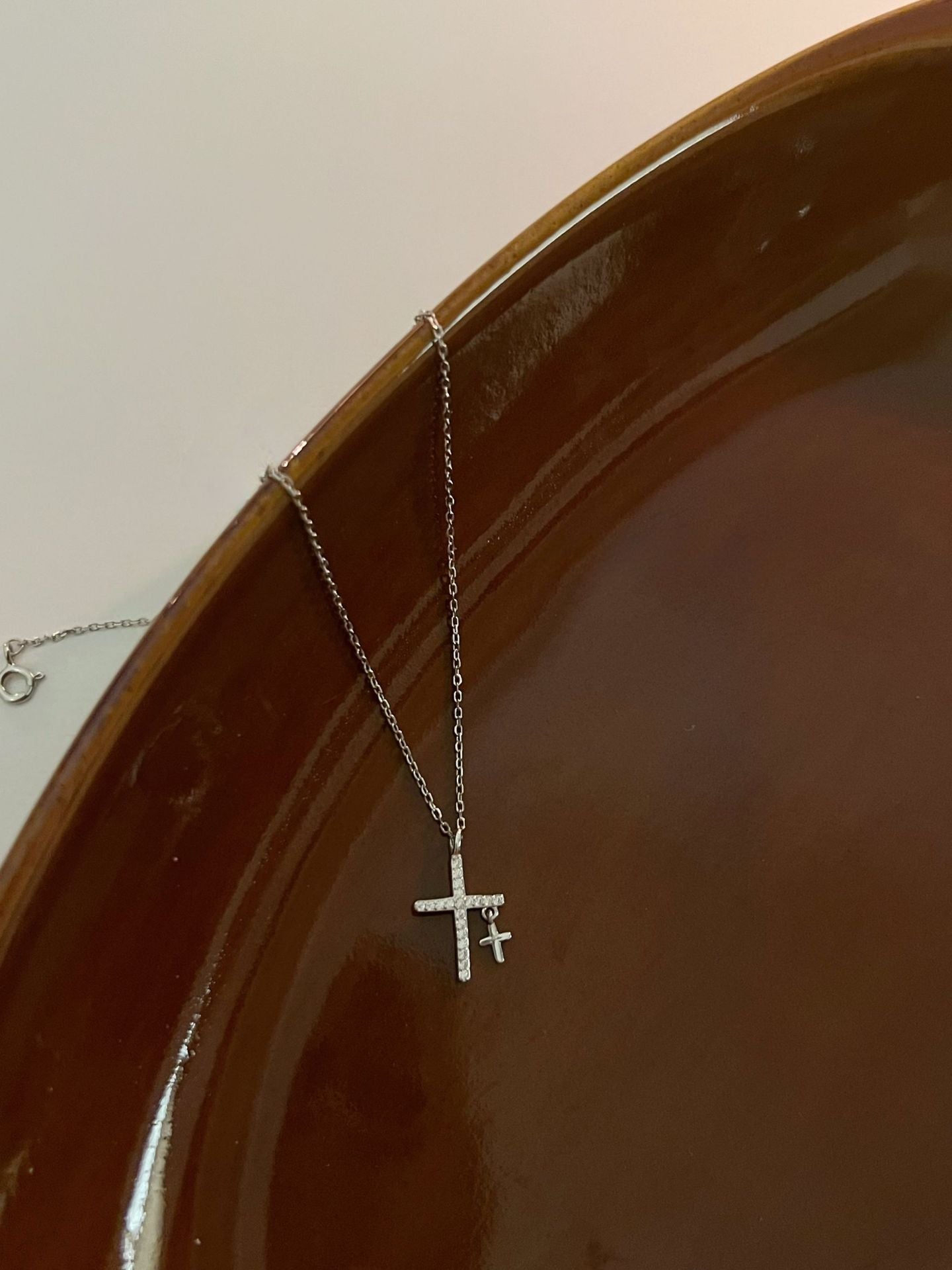 Cadena de Cruz Grande con Mini Cruz Colgante ✨