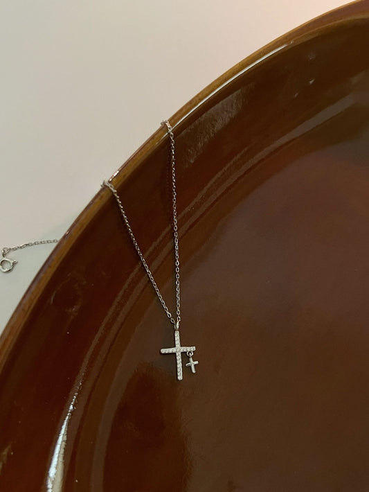 Cadena de Cruz Grande con Mini Cruz Colgante ✨