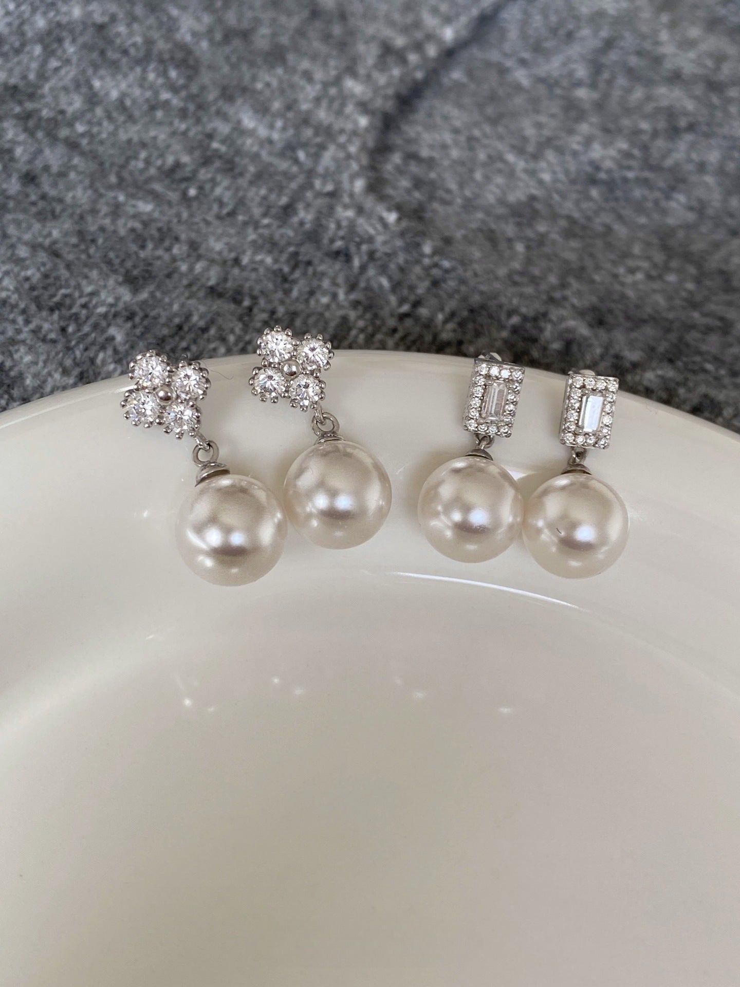 Arete con trébol y perla