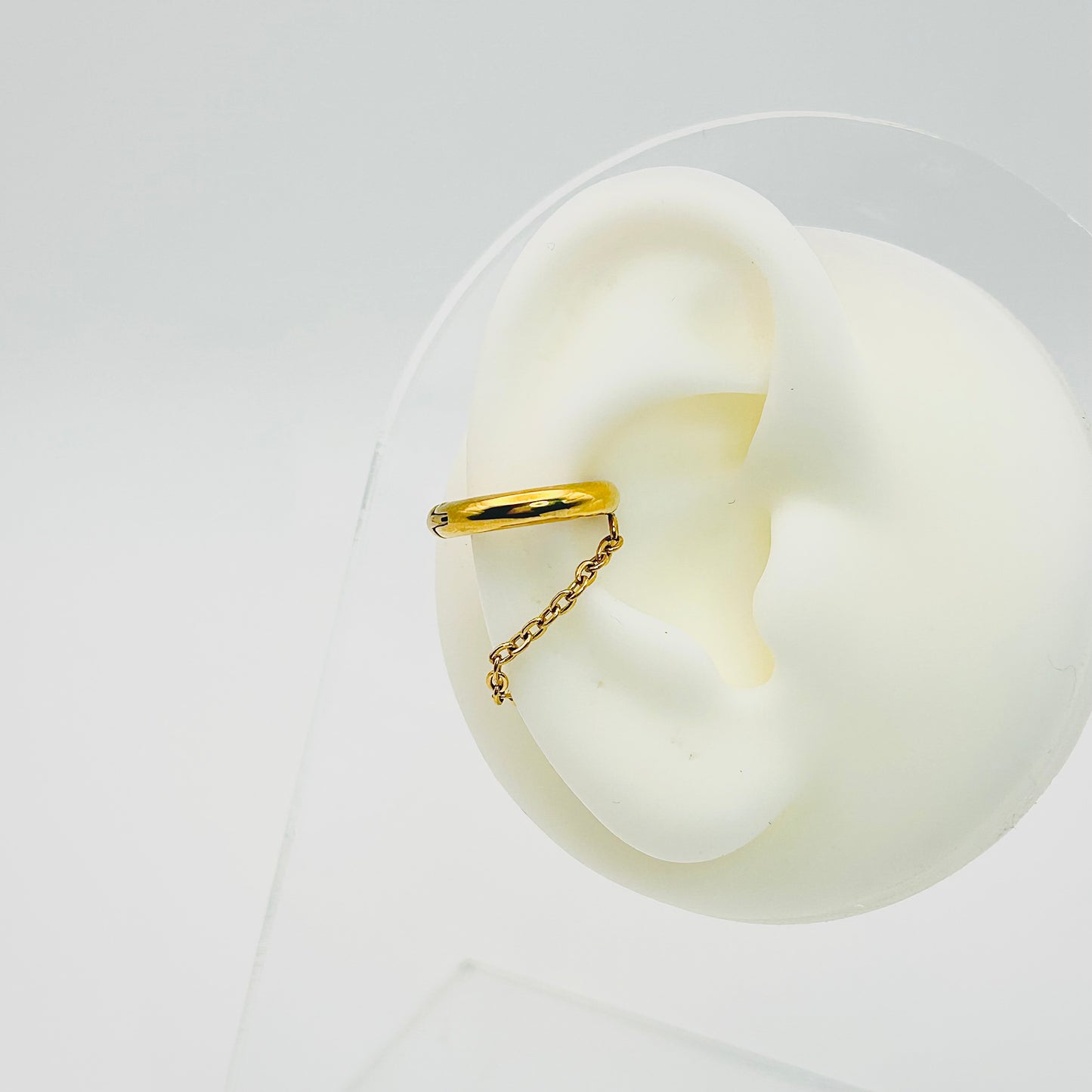 Earcuff con cadena que cuelga