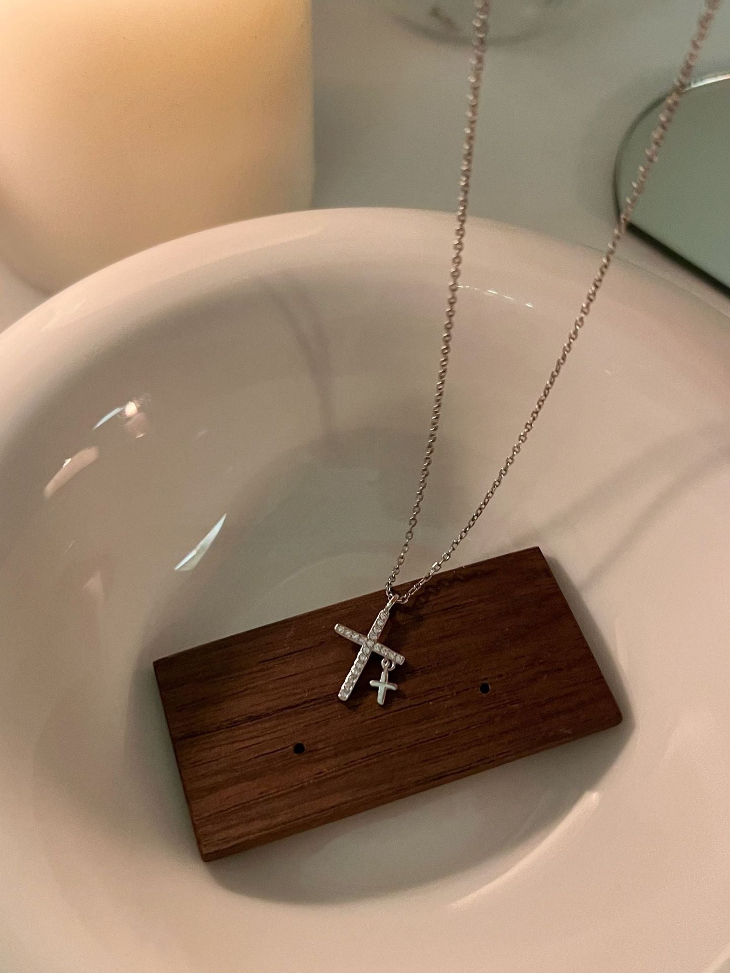 Cadena de Cruz Grande con Mini Cruz Colgante ✨