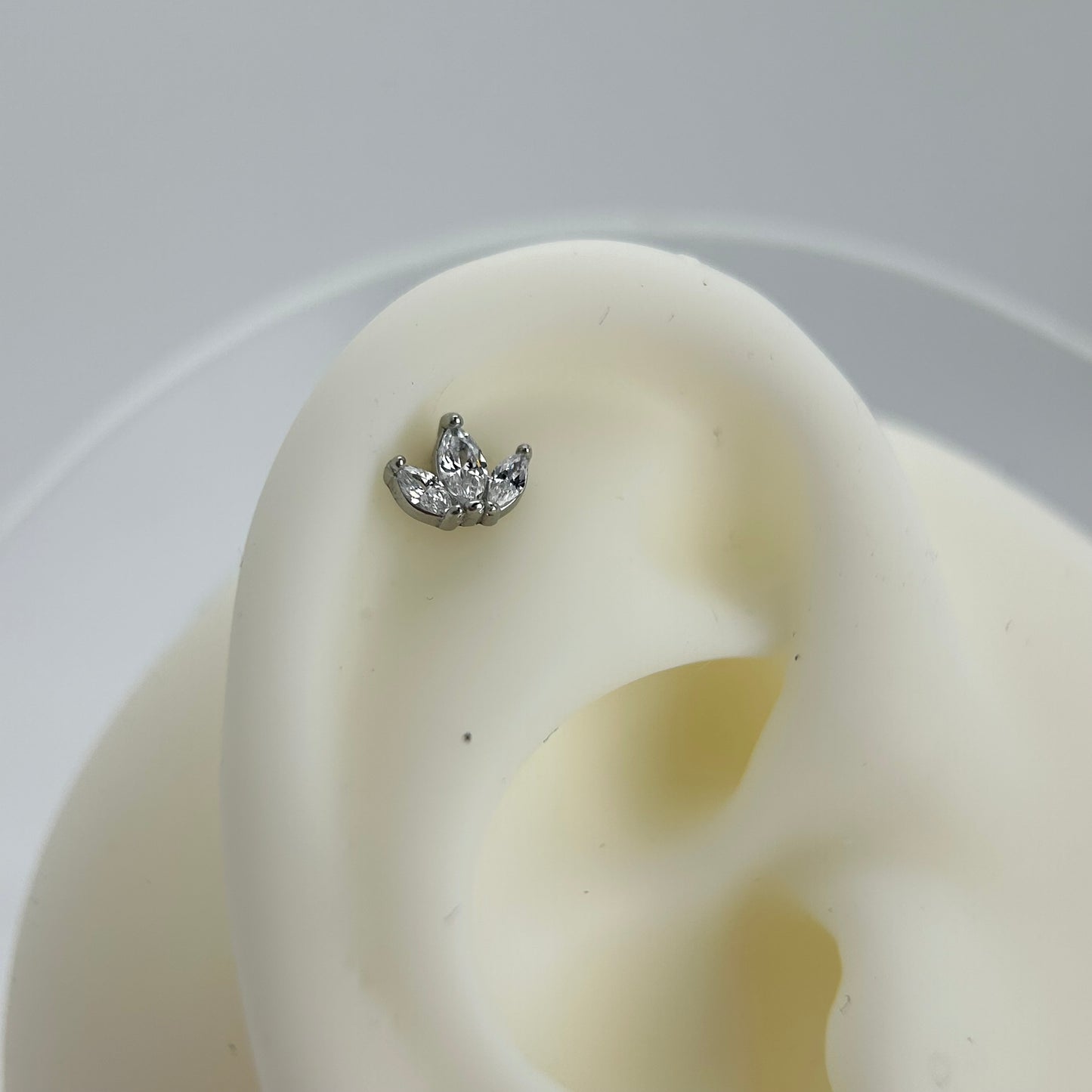 Piercing titanio individual de corona de hojas
