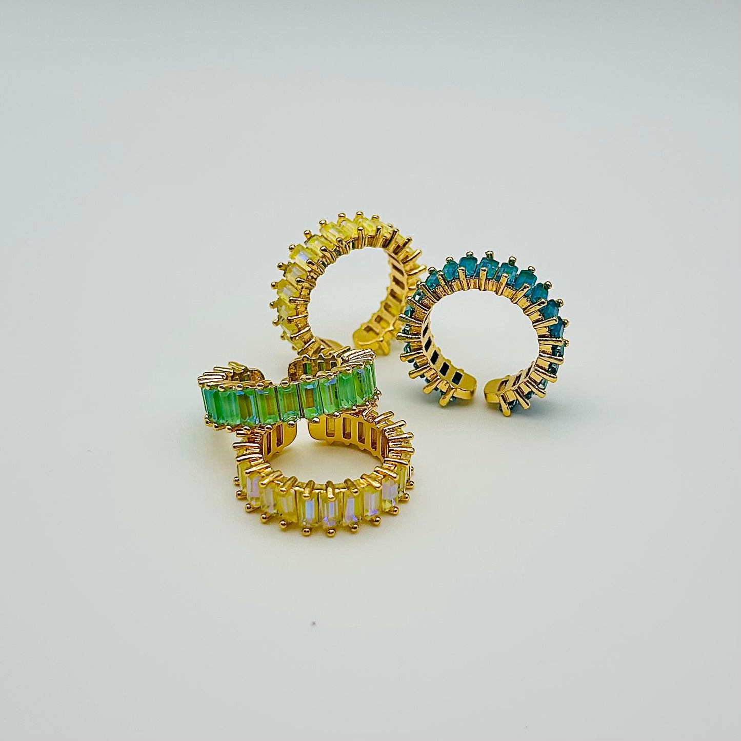 Anillo de zirconias de colores