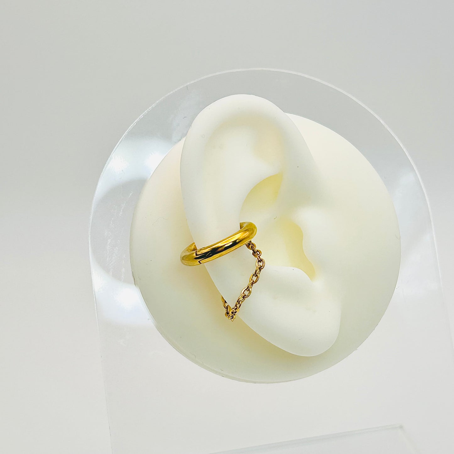 Earcuff con cadena que cuelga