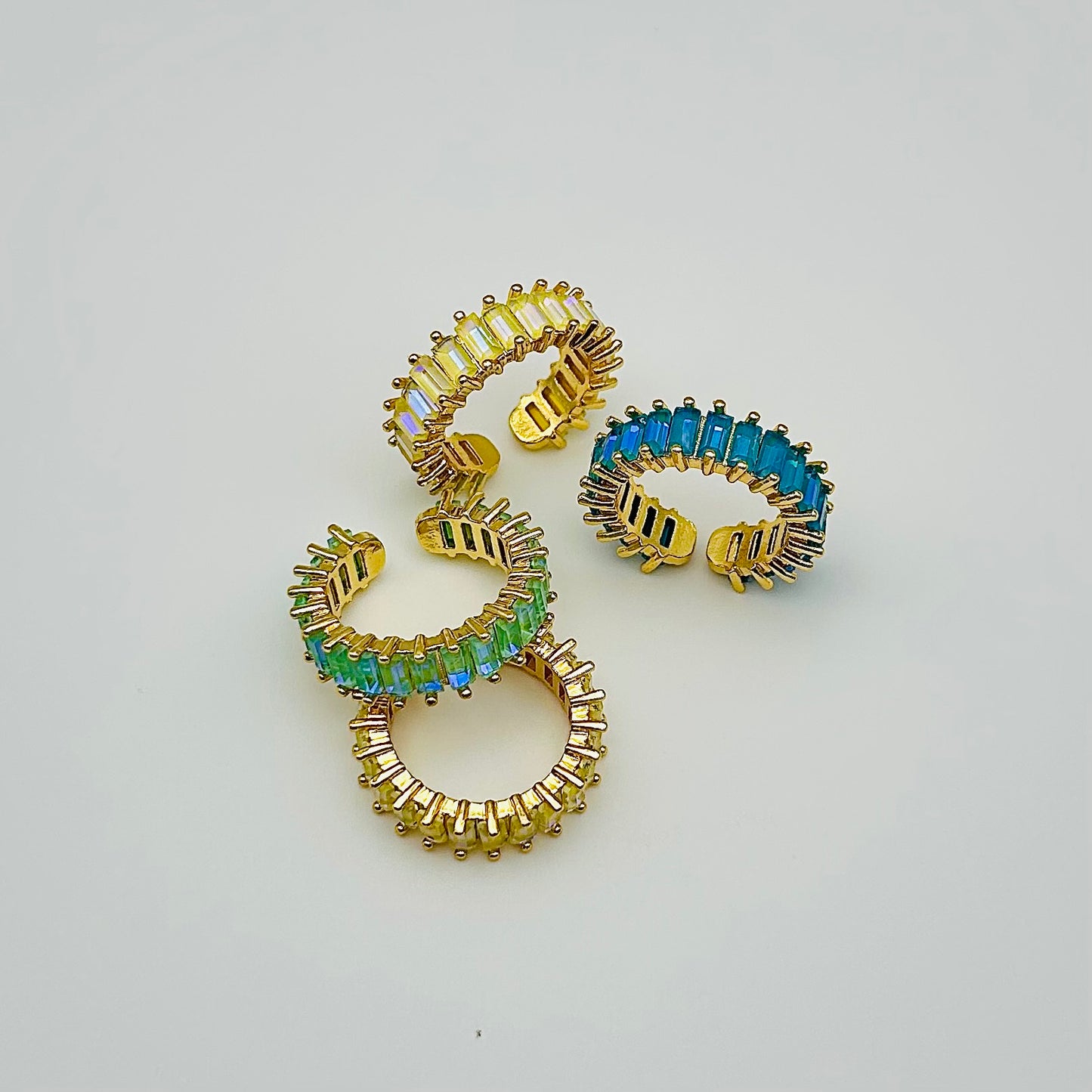 Anillo de zirconias de colores