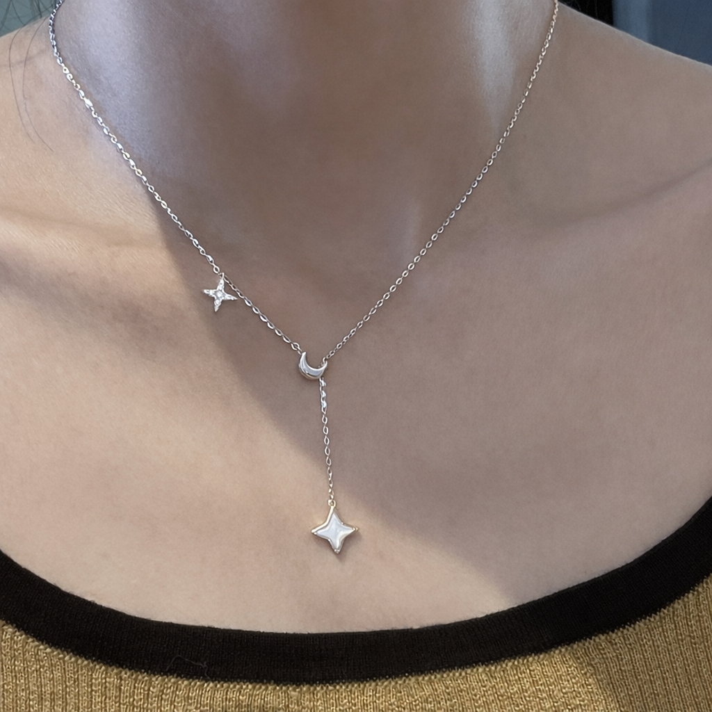 Cadena Escote de Luna con Destello de Nácar 🌙
