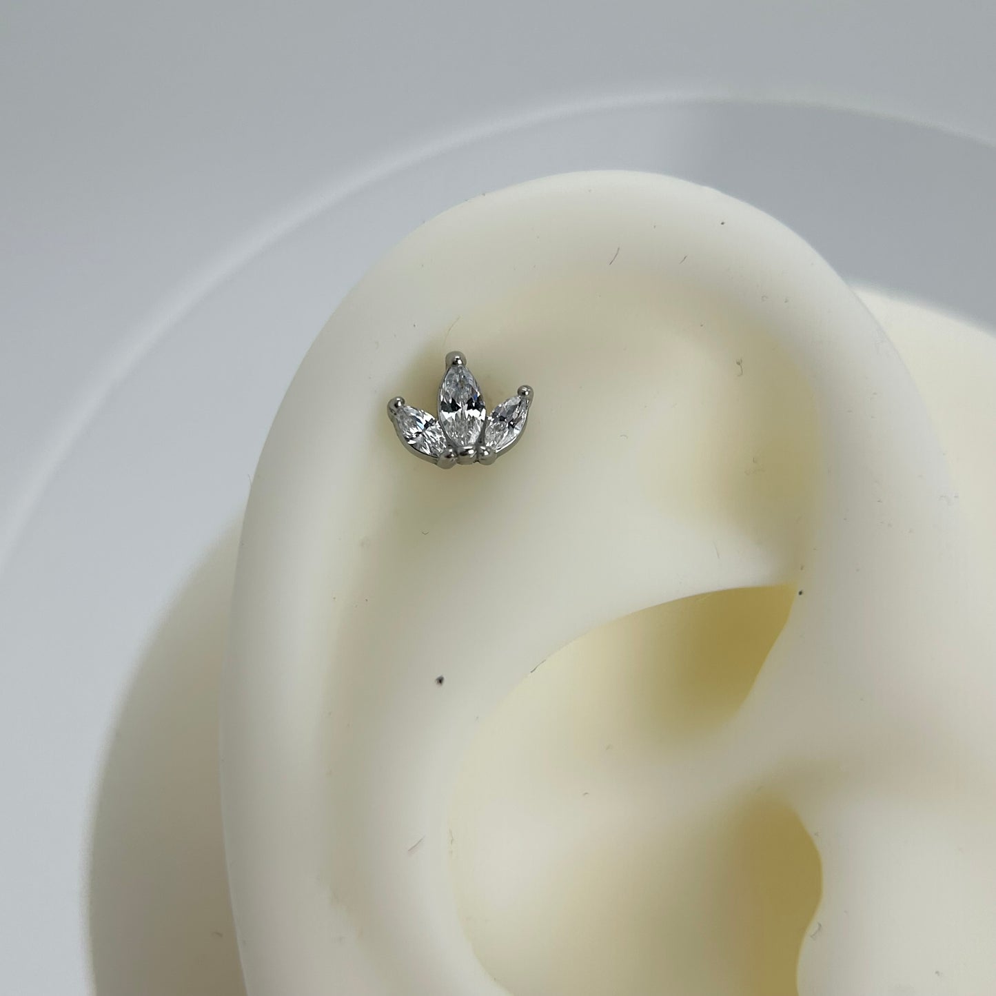 Piercing titanio individual de corona de hojas