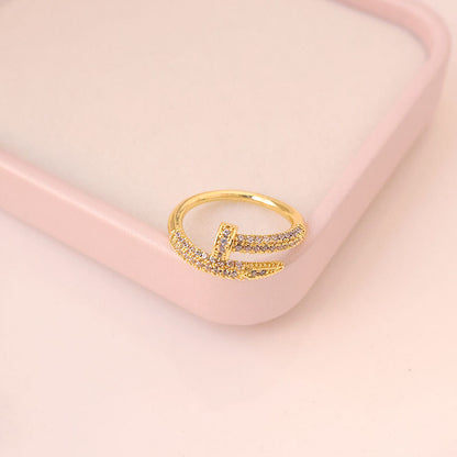 Anillo de Clavo y Zirconias✨